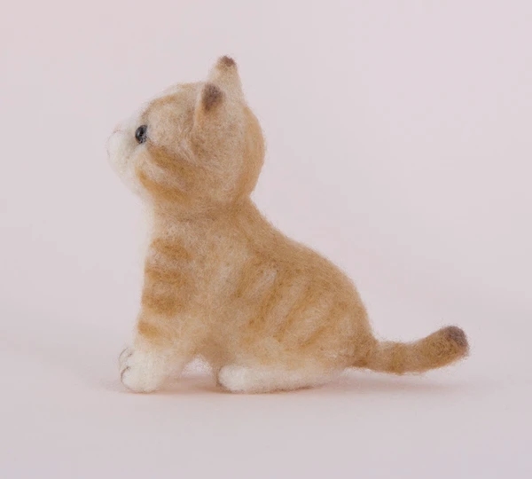 H441-512 Brown Tiger Kitten Felting Kit - Image 2